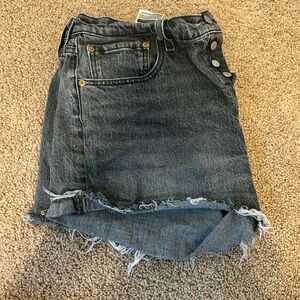 Black, denim, Levi’s 501 shorts size 33